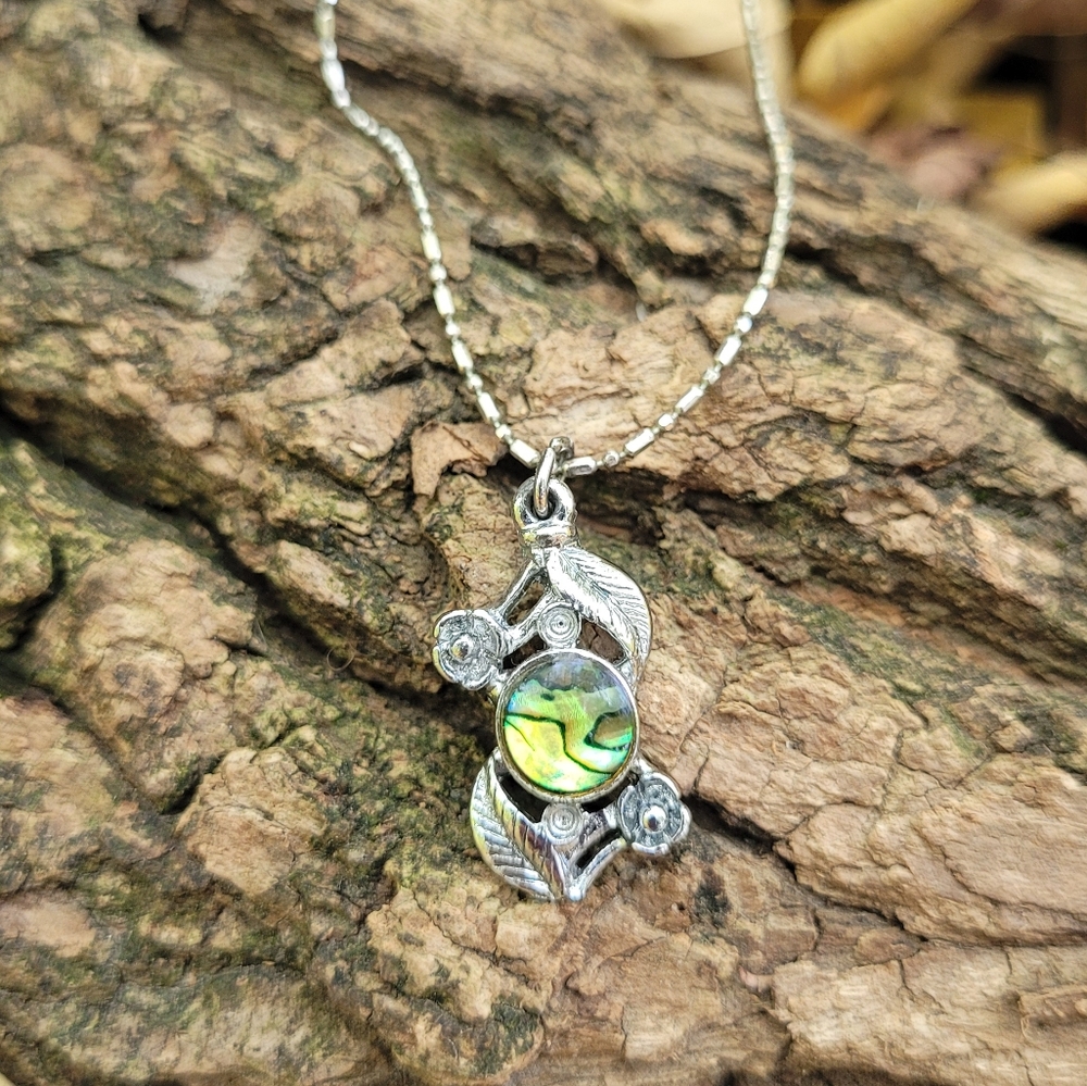 Silver Stone Flower & Leaves Necklace